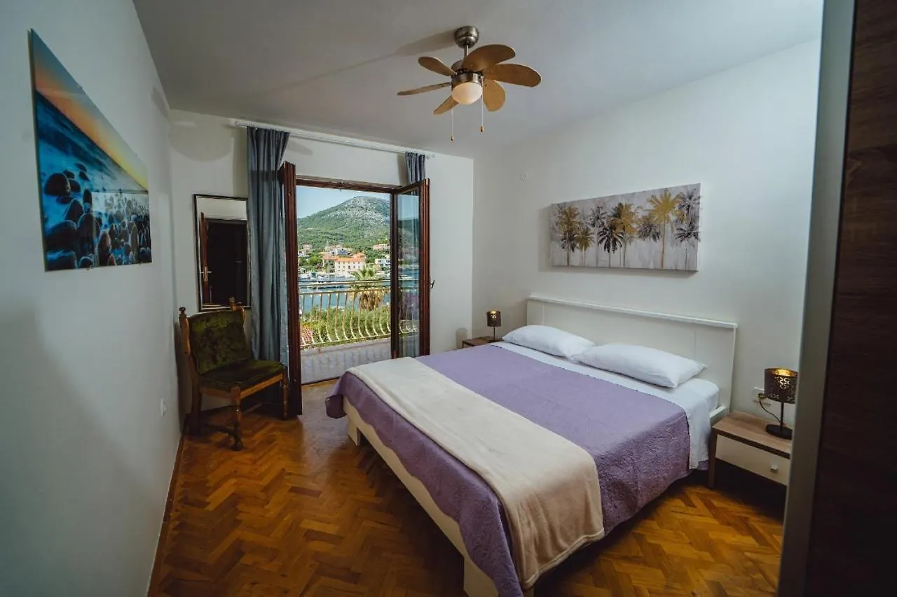 Seaside Apartments Seget Vranjica Guest house