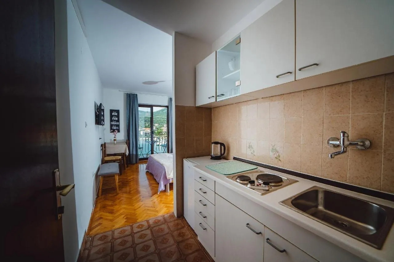 Guest house Seaside Apartments Seget Vranjica