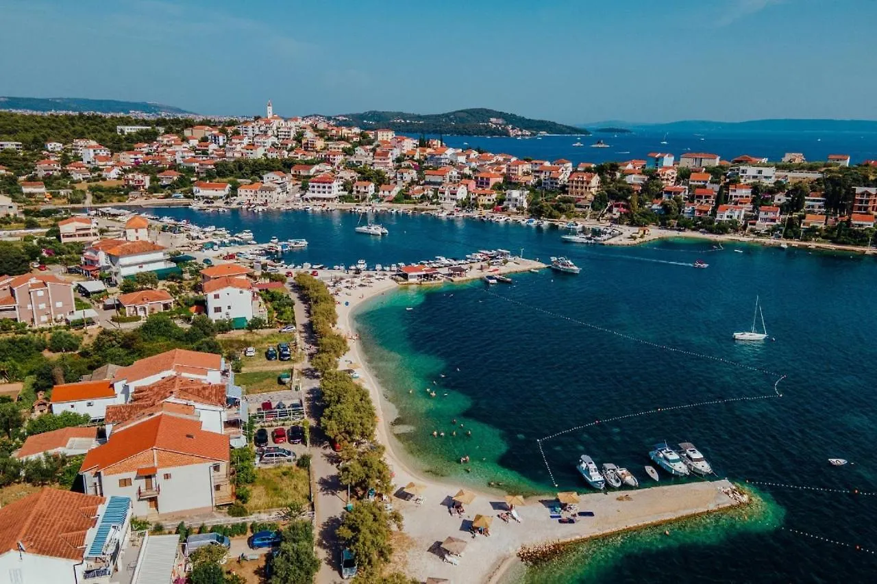 Seaside Apartments Seget Vranjica Guest house