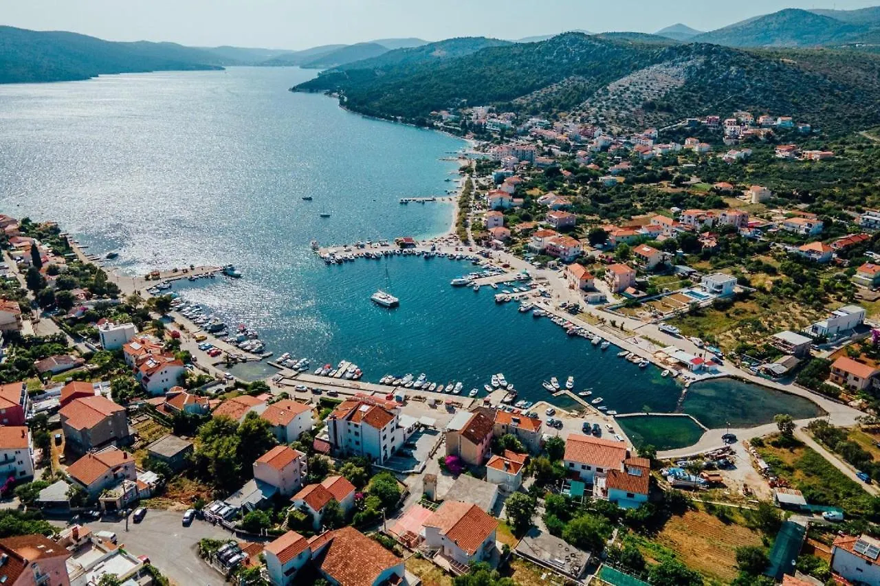 Guest house Seaside Apartments Seget Vranjica