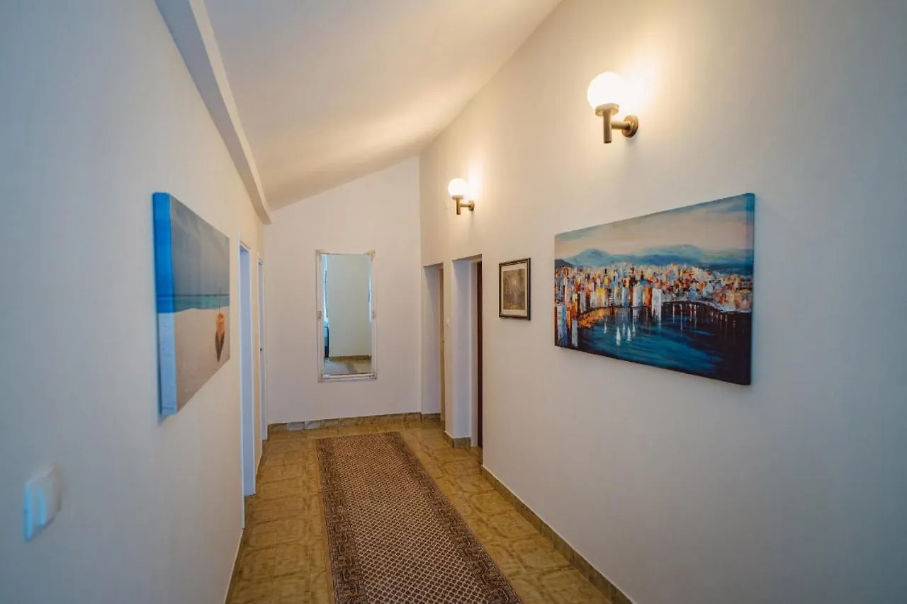 Guest house Seaside Apartments Seget Vranjica
