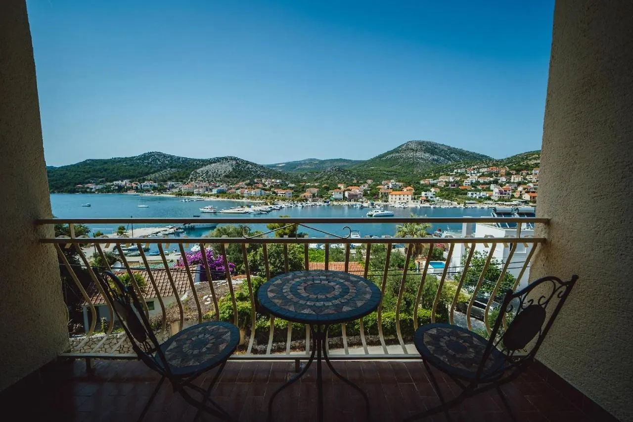 Guest house Seaside Apartments Seget Vranjica
