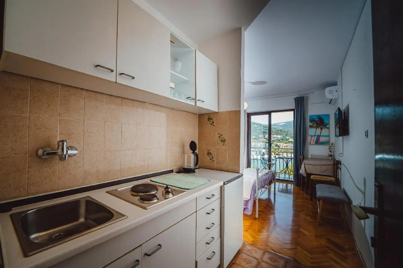 Seaside Apartments Seget Vranjica Guest house