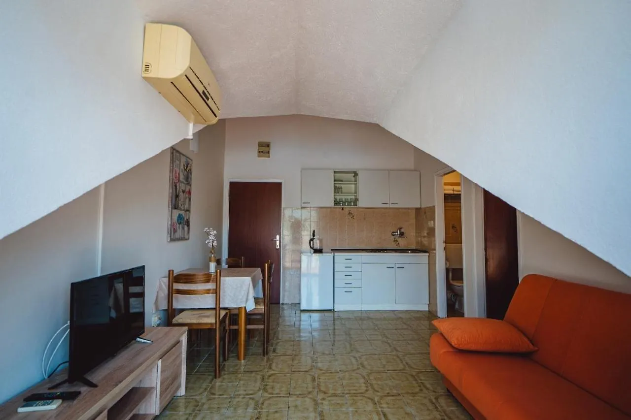 Seaside Apartments Seget Vranjica Guest house