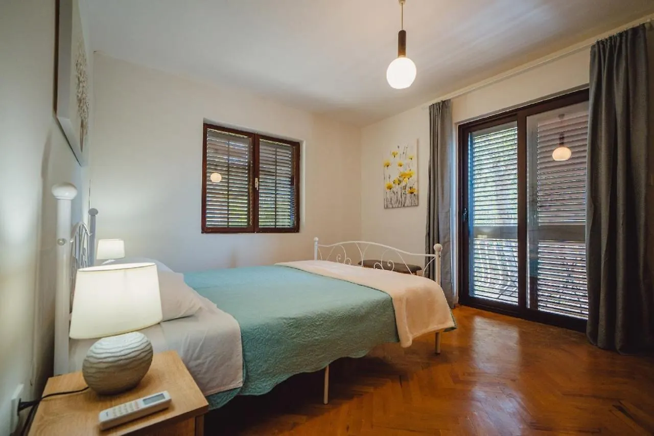 Guest house Seaside Apartments Seget Vranjica